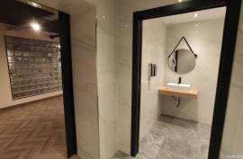 Modern and functional office for sale, ideal for your business.