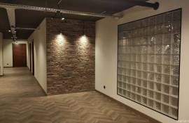 Modern and functional office for sale, ideal for your business.
