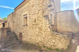 Beautiful Stone House With 177 M2 Of Living Space, Courtyard And Terrace.