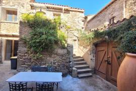 Beautiful Stone House With 177 M2 Of Living Space, Courtyard And Terrace.