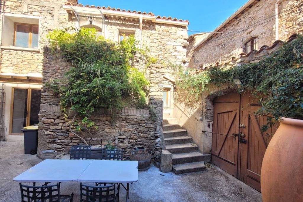 Beautiful Stone House With 177 M2 Of Living Space, Courtyard And Terrace.