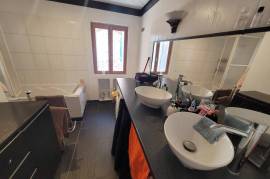 Beautiful Stone House With 177 M2 Of Living Space, Courtyard And Terrace.