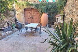 Beautiful Stone House With 177 M2 Of Living Space, Courtyard And Terrace.