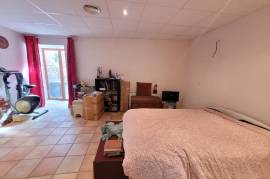Beautiful Stone House With 177 M2 Of Living Space, Courtyard And Terrace.