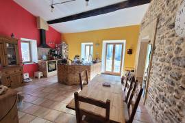 Beautiful Stone House With 177 M2 Of Living Space, Courtyard And Terrace.