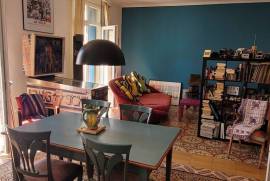 Superb Townhouse With 125 M2 Of Living Space, Garage, Courtyard And Potential For A Studio/gallery.