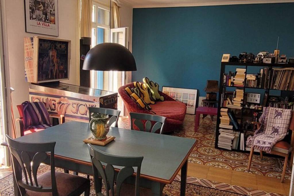 Superb Townhouse With 125 M2 Of Living Space, Garage, Courtyard And Potential For A Studio/gallery.