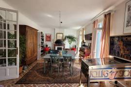 Superb Townhouse With 125 M2 Of Living Space, Garage, Courtyard And Potential For A Studio/gallery.
