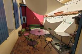 Superb Townhouse With 125 M2 Of Living Space, Garage, Courtyard And Potential For A Studio/gallery.