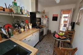 Superb Townhouse With 125 M2 Of Living Space, Garage, Courtyard And Potential For A Studio/gallery.