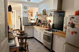 Superb Townhouse With 125 M2 Of Living Space, Garage, Courtyard And Potential For A Studio/gallery.