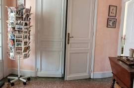 Superb Townhouse With 125 M2 Of Living Space, Garage, Courtyard And Potential For A Studio/gallery.