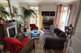 Superb Townhouse With 125 M2 Of Living Space, Garage, Courtyard And Potential For A Studio/gallery.
