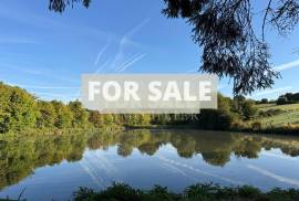 Leisure Lake in the Beautiful Countryside