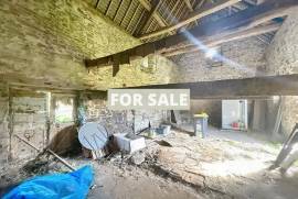 Detached Country House with Attached Barn