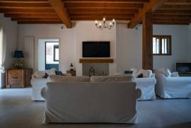 Exceptional Property Amidst Vineyards