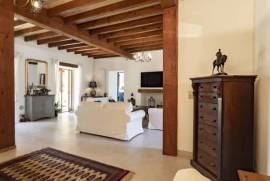 Exceptional Property Amidst Vineyards