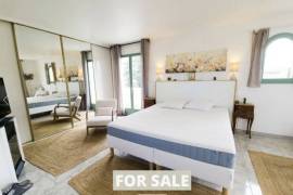 Stunning Detached Villa with Landscaped Gardens