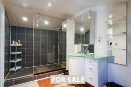 Stunning Detached Villa with Landscaped Gardens