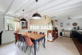 Detached Country House with Landscaped Garden