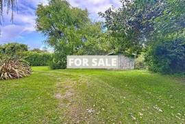 Detached Country House with Landscaped Garden