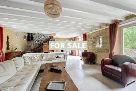 Detached Country House with Landscaped Garden