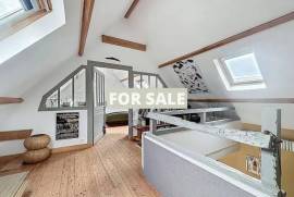 Detached Country House with Landscaped Garden
