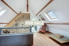 Detached Country House with Landscaped Garden