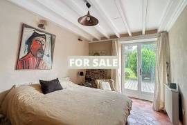 Detached Country House with Landscaped Garden