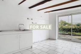 Detached Country House with Attached Outbuilding