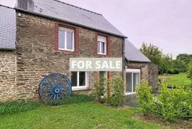 Detached Country House with Attached Outbuilding