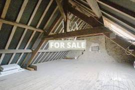Detached Country House with Attached Outbuilding
