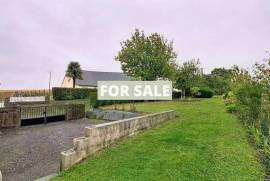 Detached Country House with Attached Outbuilding