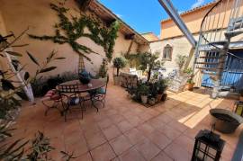 Former Vine-Growers House With Garage, Terraces And Courtyard