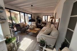 Former Vine-Growers House With Garage, Terraces And Courtyard