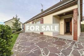 Detached Coastal House with Landscaped Garden