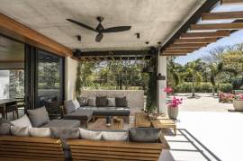 Villa Solana: Modern Luxury Steps from Playa Mansita in Hacienda Pinilla