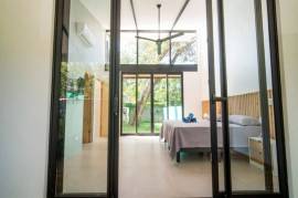 Casa Cenizaro: Elegant 4-Bed Tropical Retreat with Pool in Surfside, Potrero