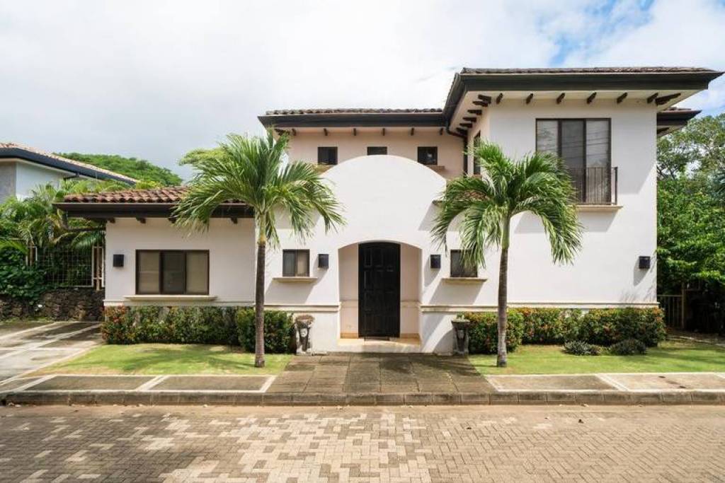 Casa Cali: Modern 3-Bedroom Turnkey Home in Pacific Residences - Minutes from Tamarindo Beach