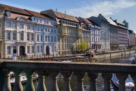 Vacant 3-Room Apartment with Balcony in Upscale Kiez
