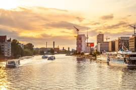 Ready to move! Bright & Furnished 2-Bedroom 2 Balconies in Friedrichshain