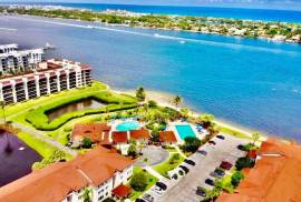 7030 Half Moon Circle 121, Hypoluxo, FL 33462