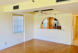7030 Half Moon Circle 121, Hypoluxo, FL 33462