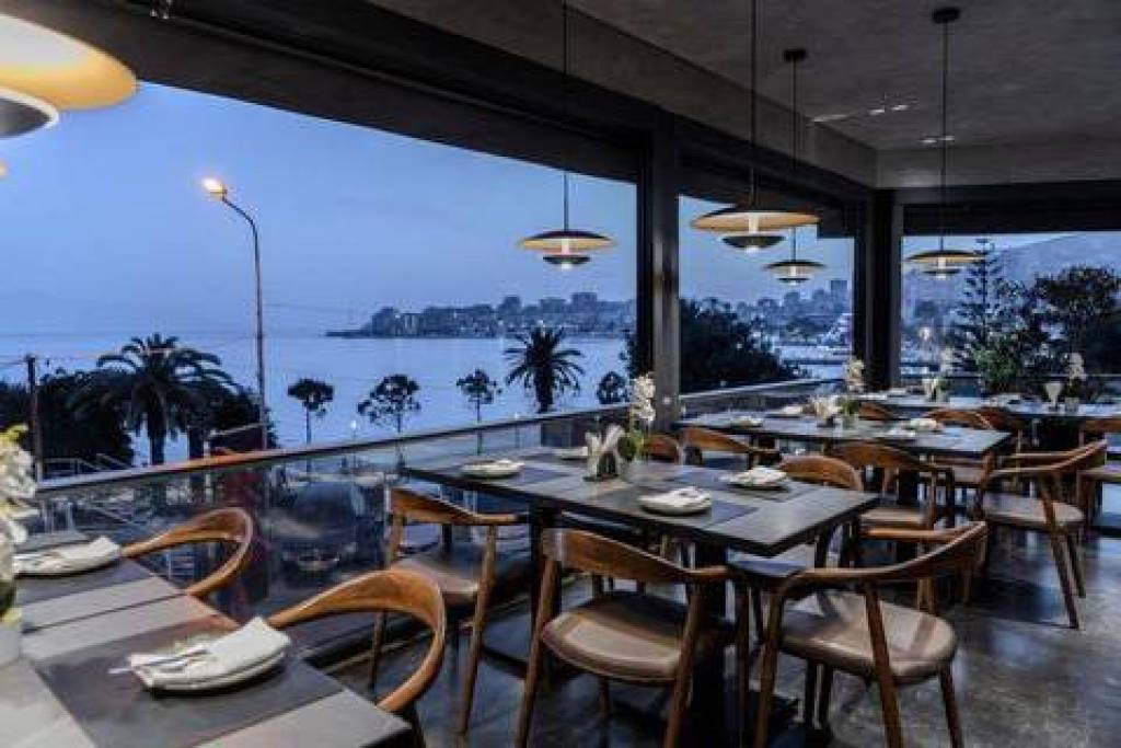 Luxury Seafront Restaurant for Sale or Rent in the Center of Saranda, Albania – Prime Investment Opportunity
