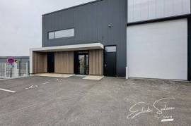 Local professionnel 133m2 hangar et bureaux