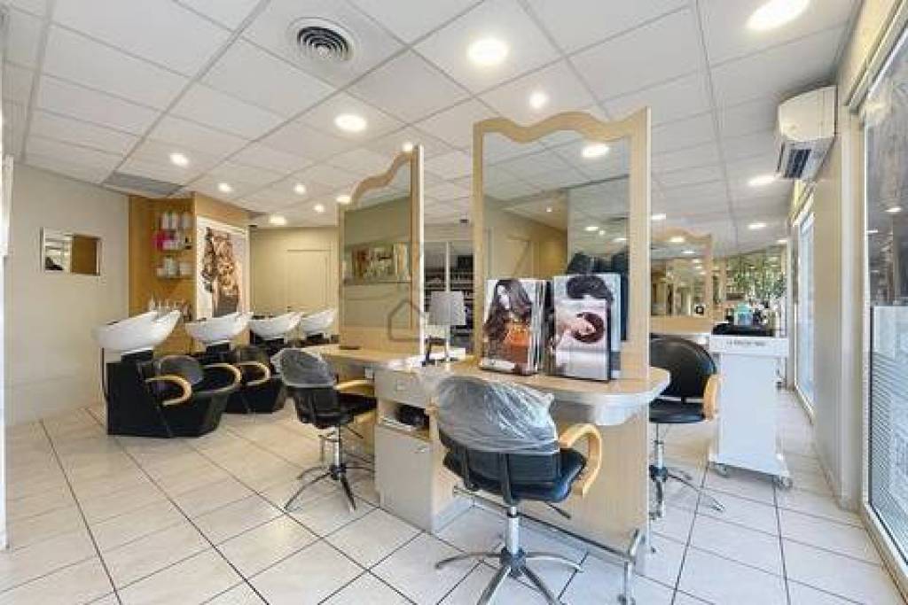 FONDS DE COMMERCE - SALON DE COIFFEURE ESTHETIQUE ET COSMETHIQUE