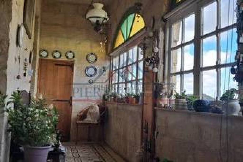 2 bedrooms house of character