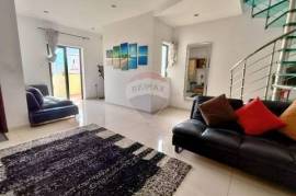 Spacious Qawra Penthouse – Fully Furnished & Airspace Included!