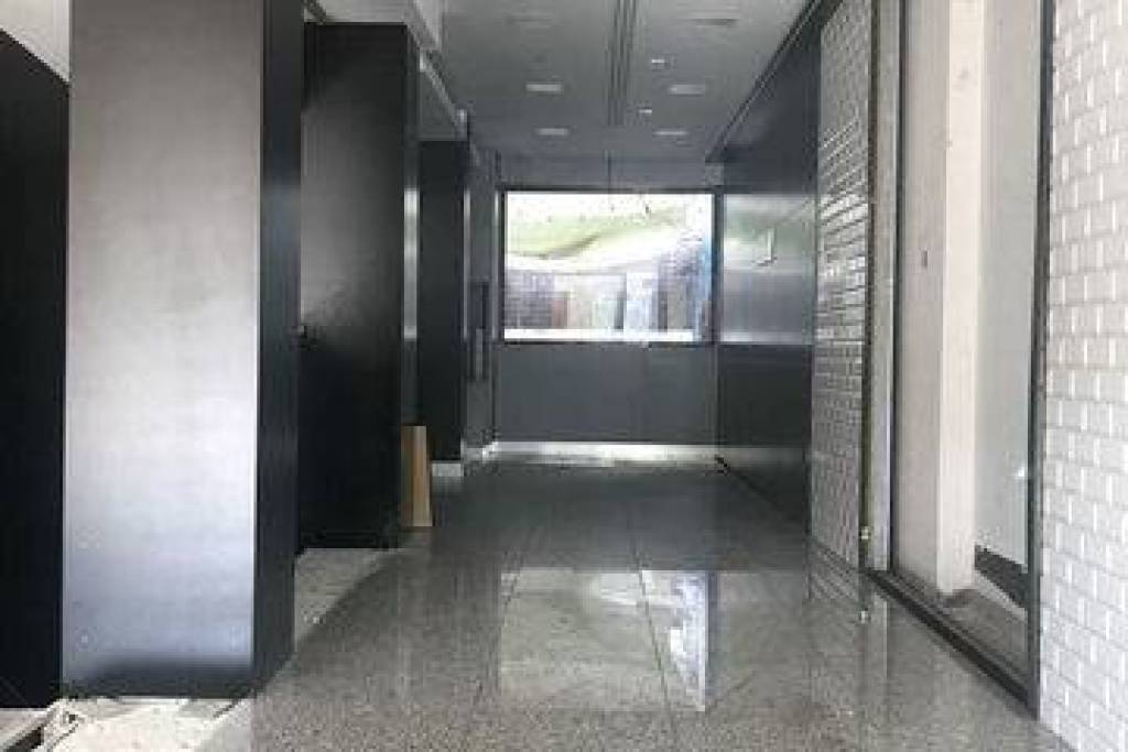 Loja / Estabelecimento Comercial em Lordelo Do Ouro E Massarelos de 250,00 m²