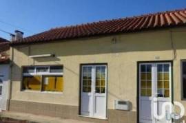 Prédio em Marinha Grande de 315 m²